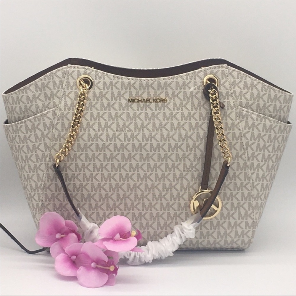 MICHAEL KORS LG CHAIN SHOULDER TOTE VANILLA
NWT - Picture 3 of 16